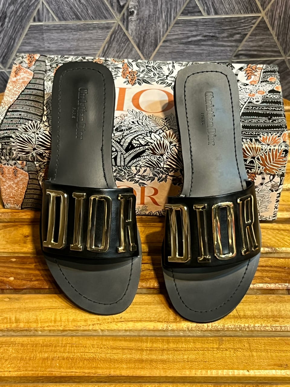 Dior buckle flat
