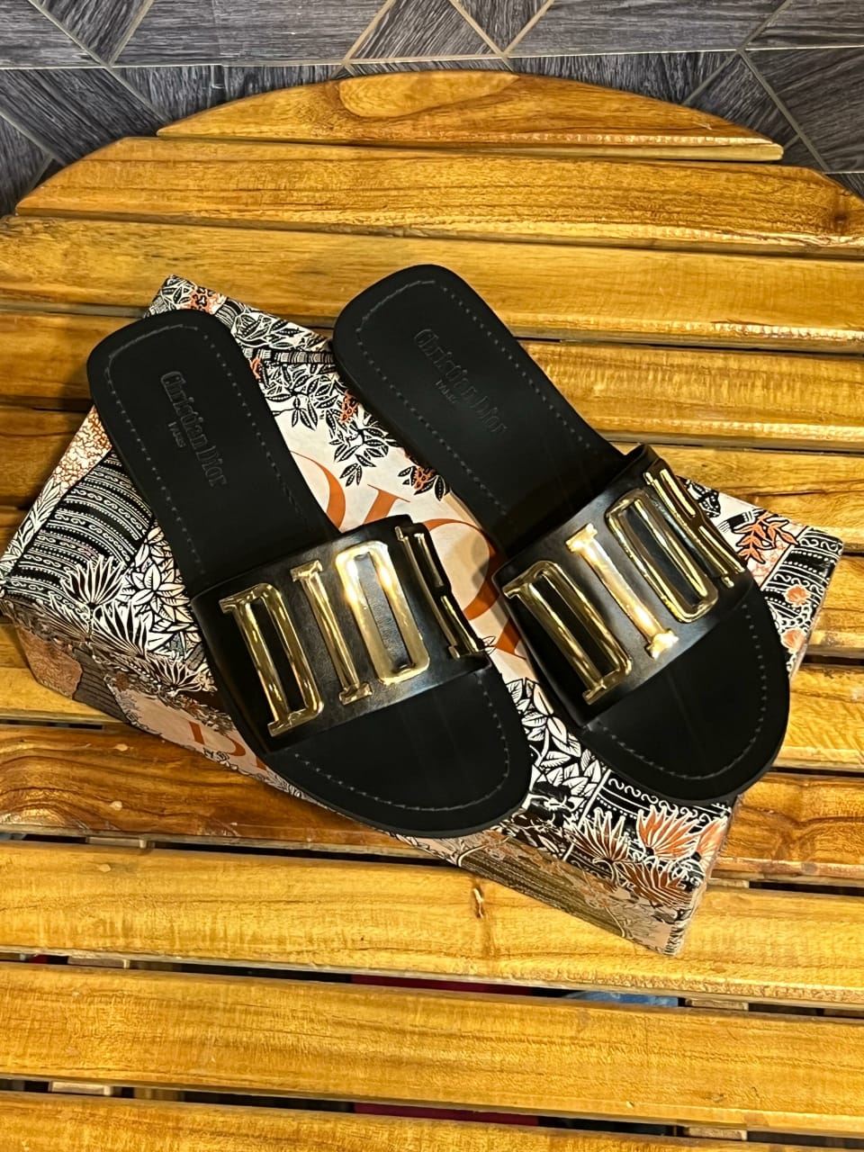 Dior buckle flat