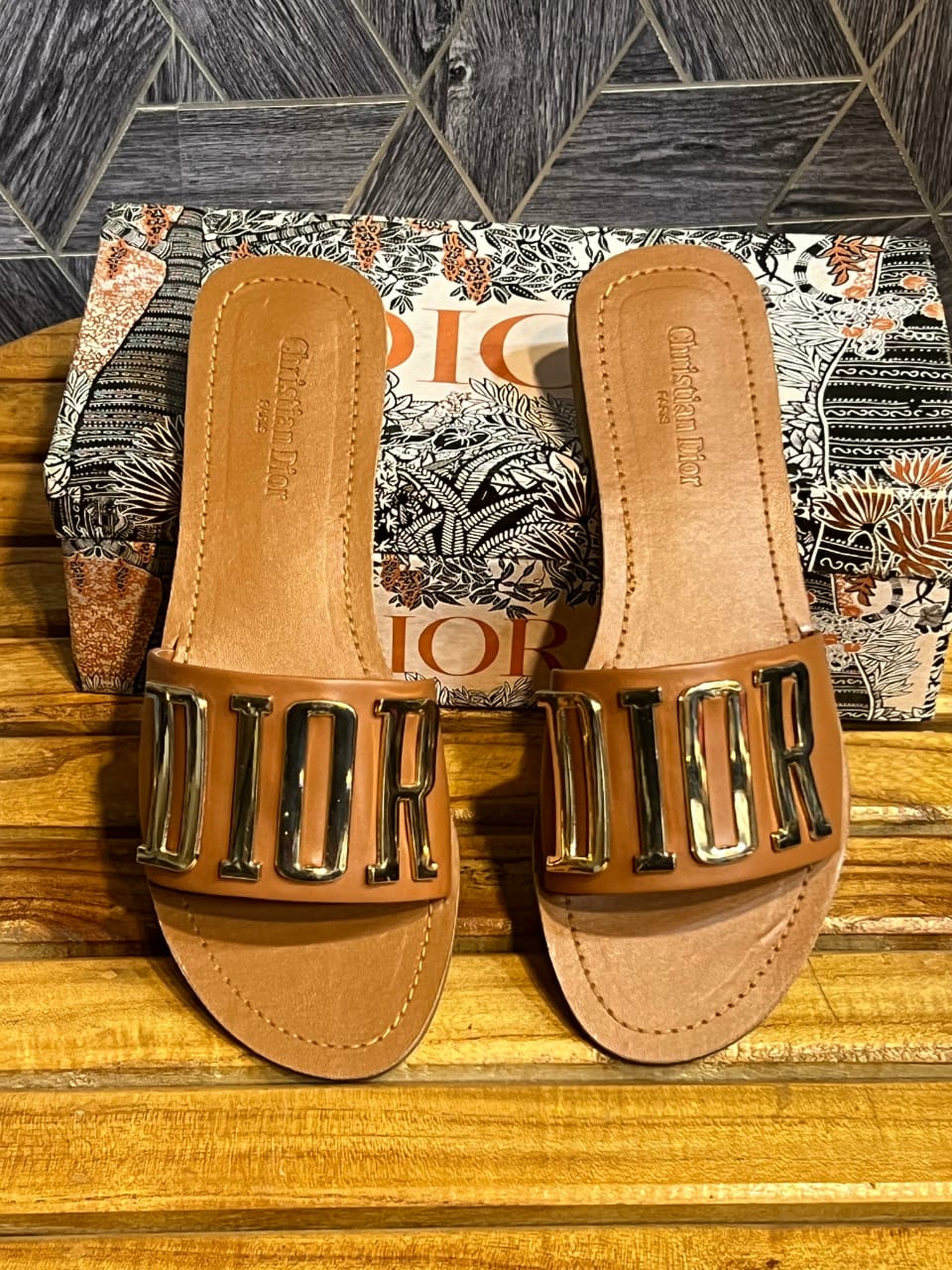 Dior buckle flat